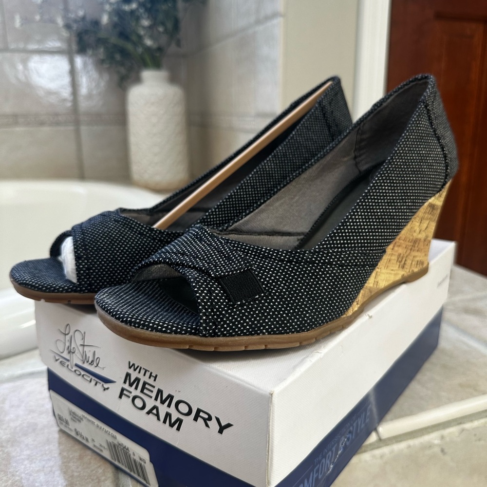 NWT Life Stride Promote Black wedge shoes women size 9.5